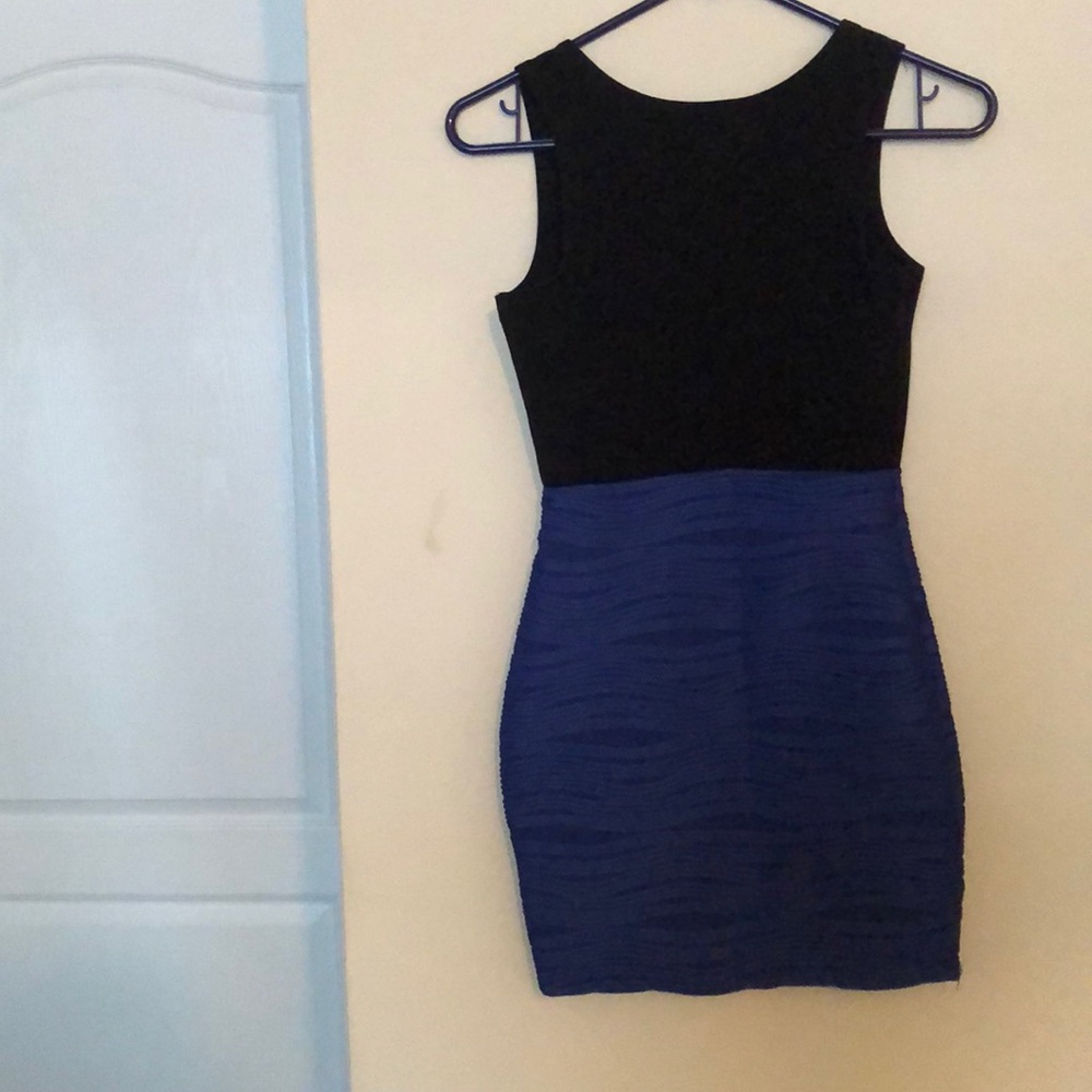 Dress - Picture 2 of 3